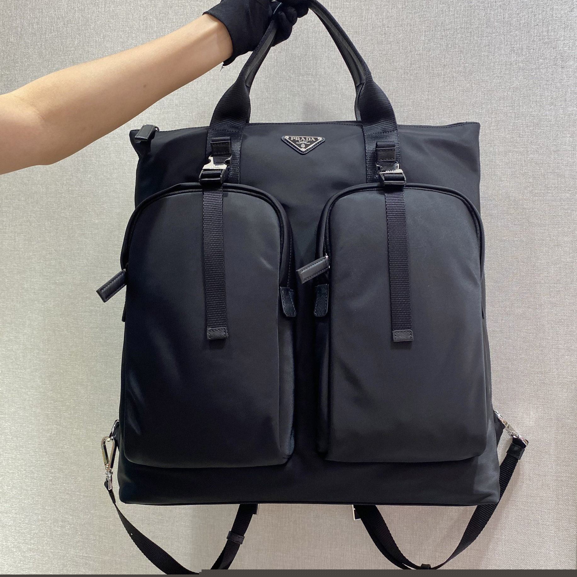 Pra*a travel bags